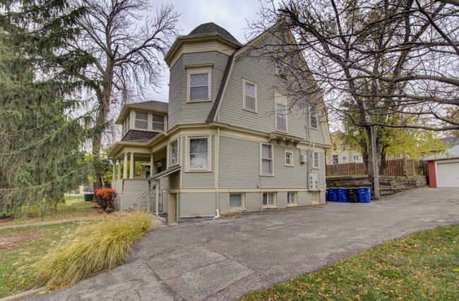Building Photo - 112 N 38th Ave