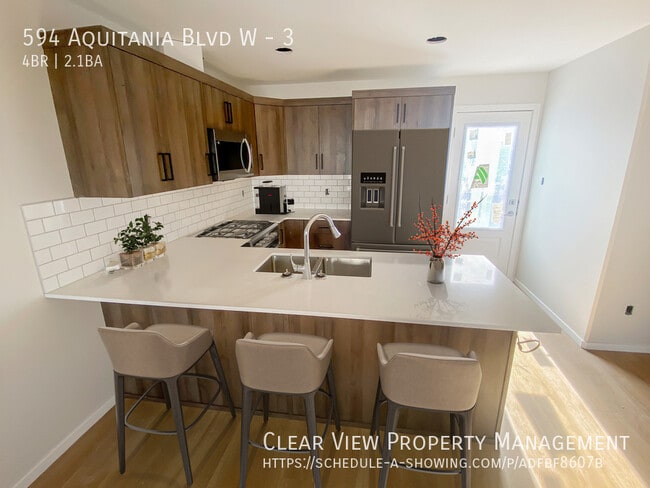 Building Photo - Beautiful 4 bedroom townhouse in Gary Stat...