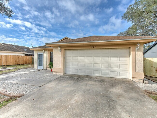 Foto del edificio - 1202 Windhorst Ridge Dr