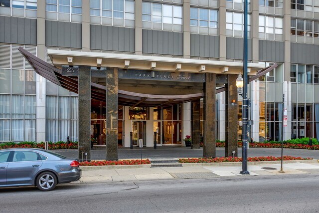 Foto del edificio - 655 W Irving Park Rd