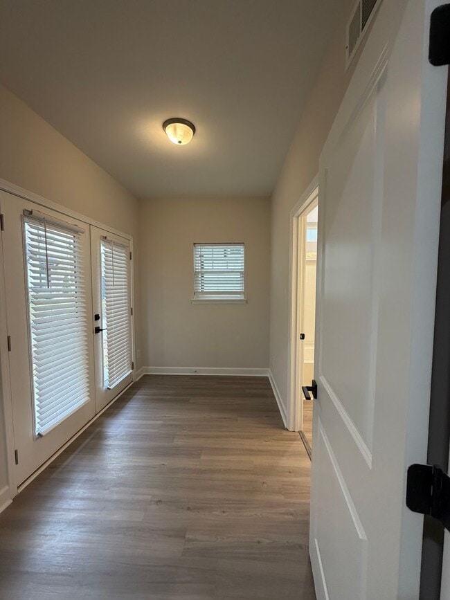 Foto del edificio - BRAND NEW TOWNHOMES AVALIABLE NOW