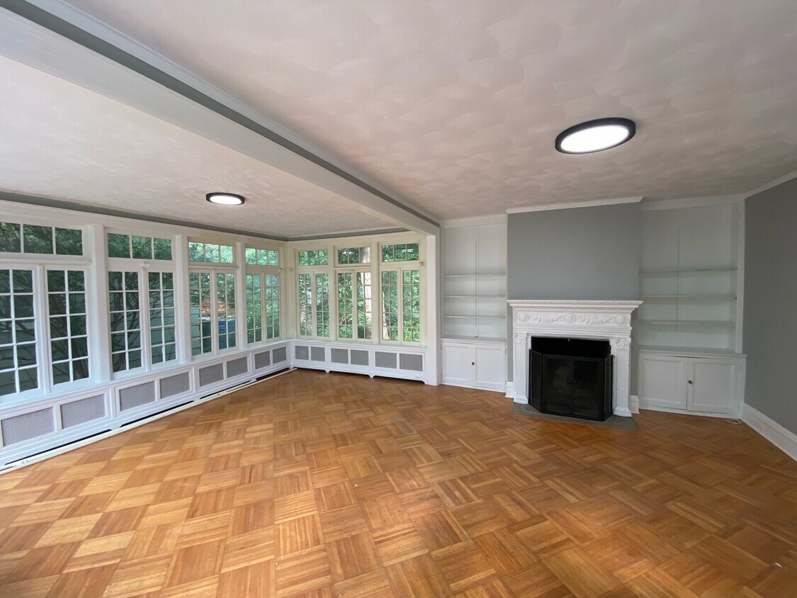 302 Barrington St Unit 1, Rochester, NY 14607 302 Barrington St