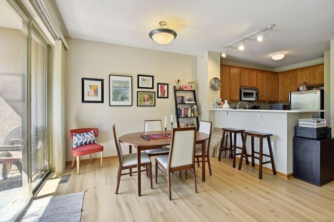 Foto del edificio - 580 N 2nd St