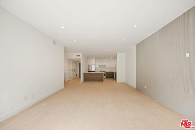 Foto del edificio - 10630 Wilkins Ave