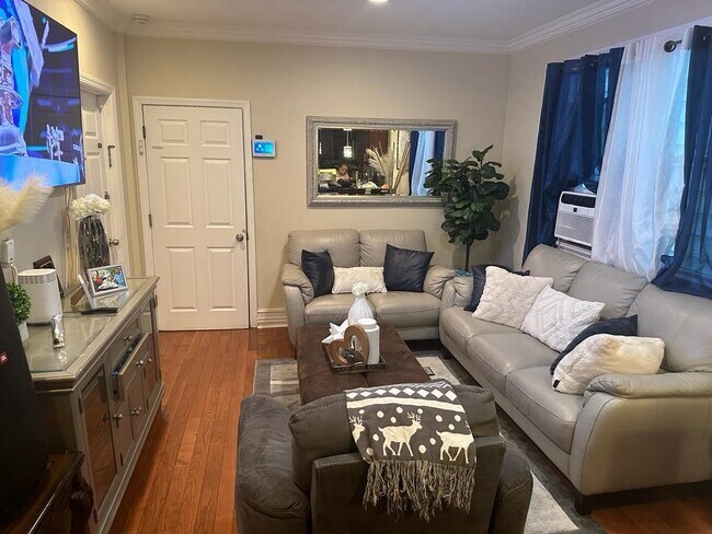 Foto del edificio - 102 W 3rd St