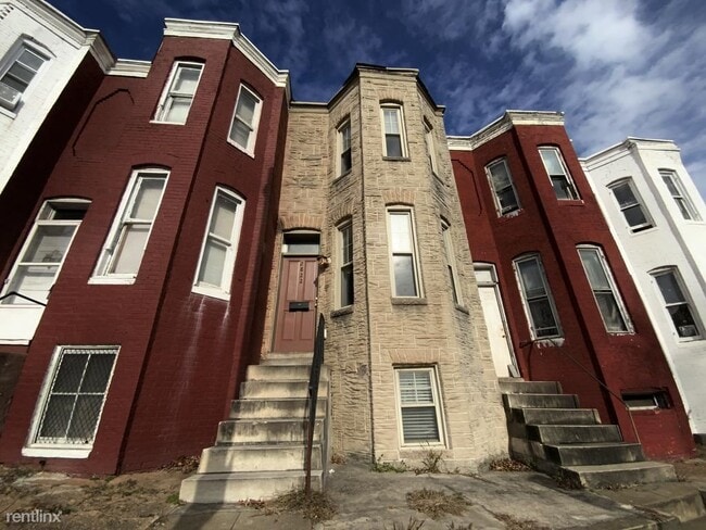 Building Photo - 2 br, 1 bath Townhome - 2822 Frederick Avenue