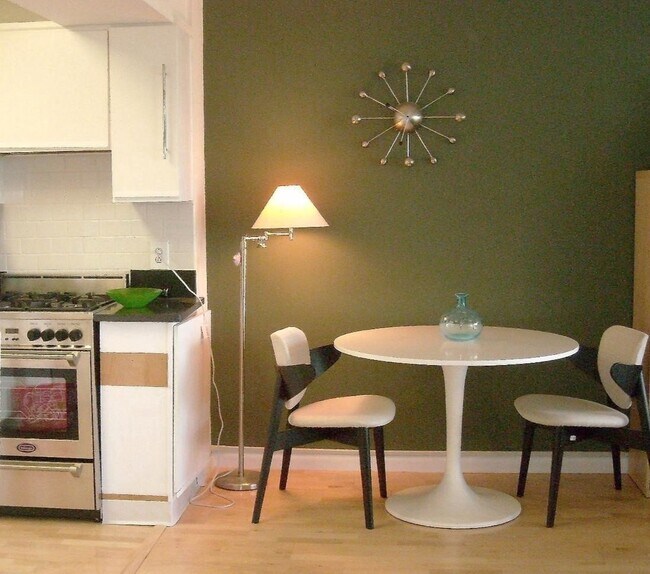 Foto del edificio - 2401 Pennsylvania Ave