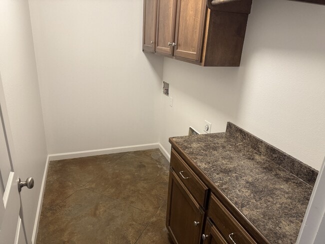 Building Photo - 945 Wineberry Rd