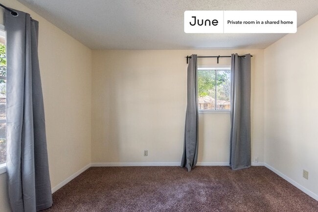 Building Photo - Room in Shared 4 bed/3 bath home