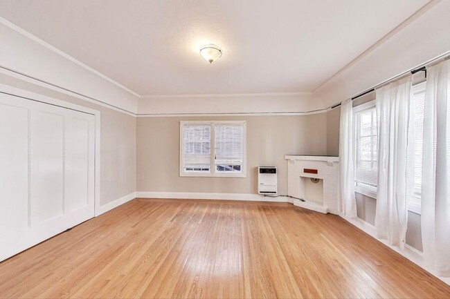 Building Photo - 10 Westall Ave