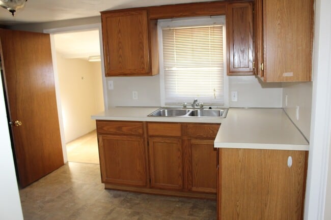 Building Photo - Single Family Home