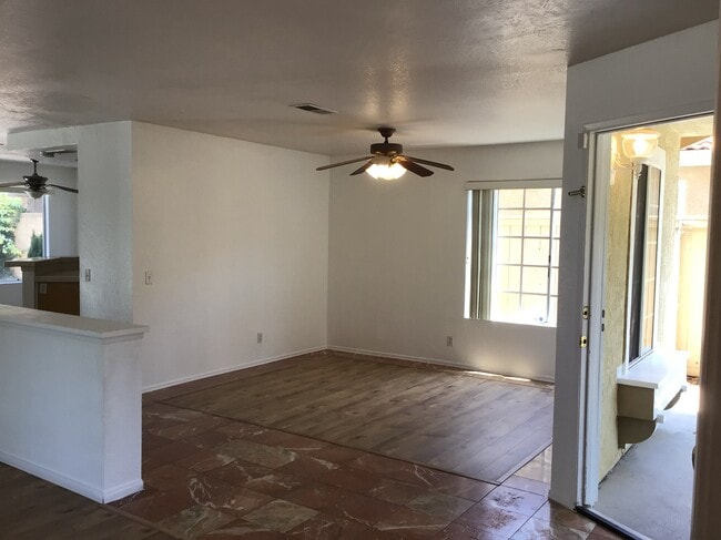 Building Photo - 10864 Avenida de los Lobos