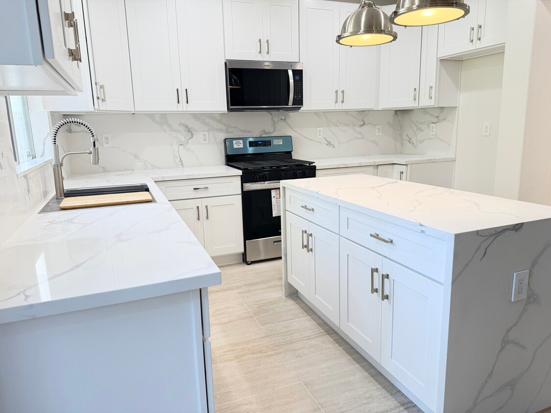 Foto del edificio - 8136 Constantine Dr