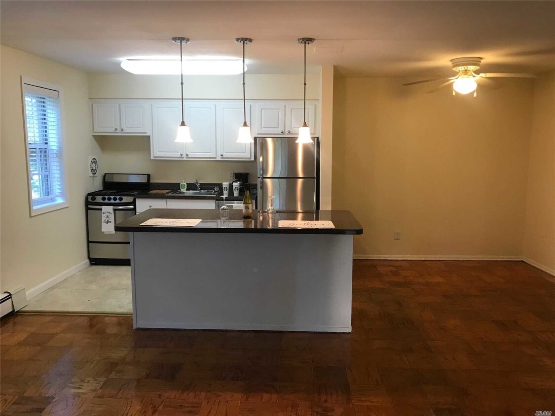 94 Carole Ct Unit 2A, Massapequa, NY 11758 Room for Rent in