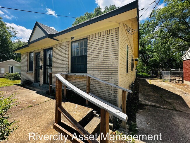 Building Photo - 949 Brower St
