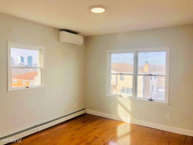 Building Photo - 2 br, 1 bath Apartment - 16 Lincoln Ave