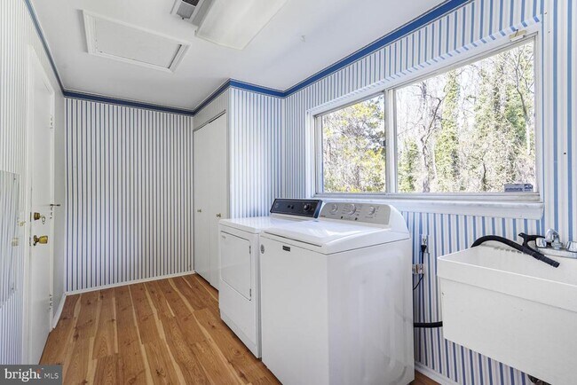Building Photo - 3725 Templeton Pl