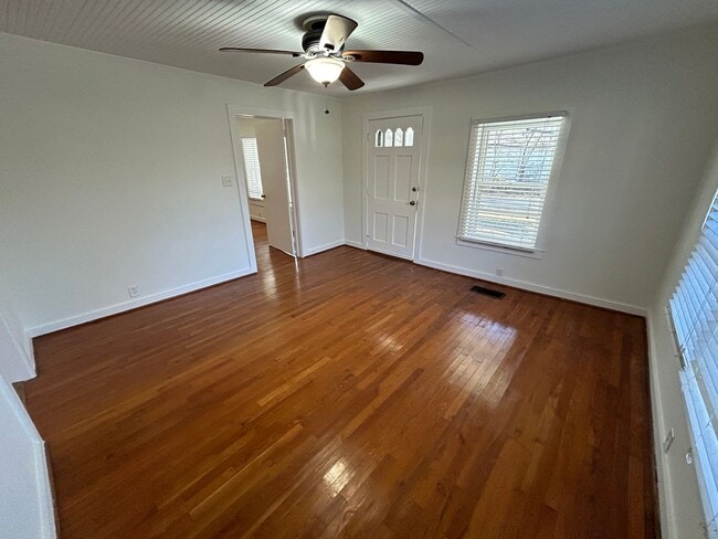 Building Photo - 2/2 House with a Bonus Room- $1,295