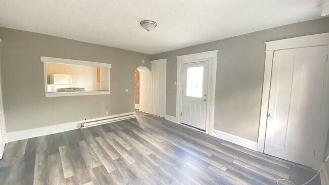 Foto del edificio - 10 minute walk to UC!!