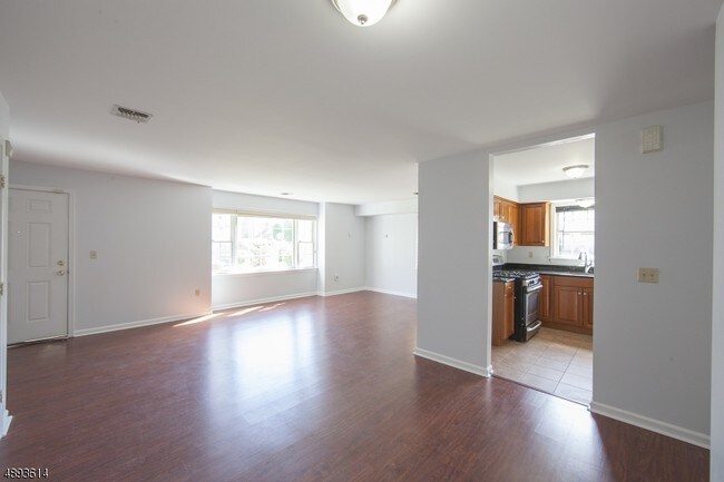 Foto del edificio - 179 Roseland Ave