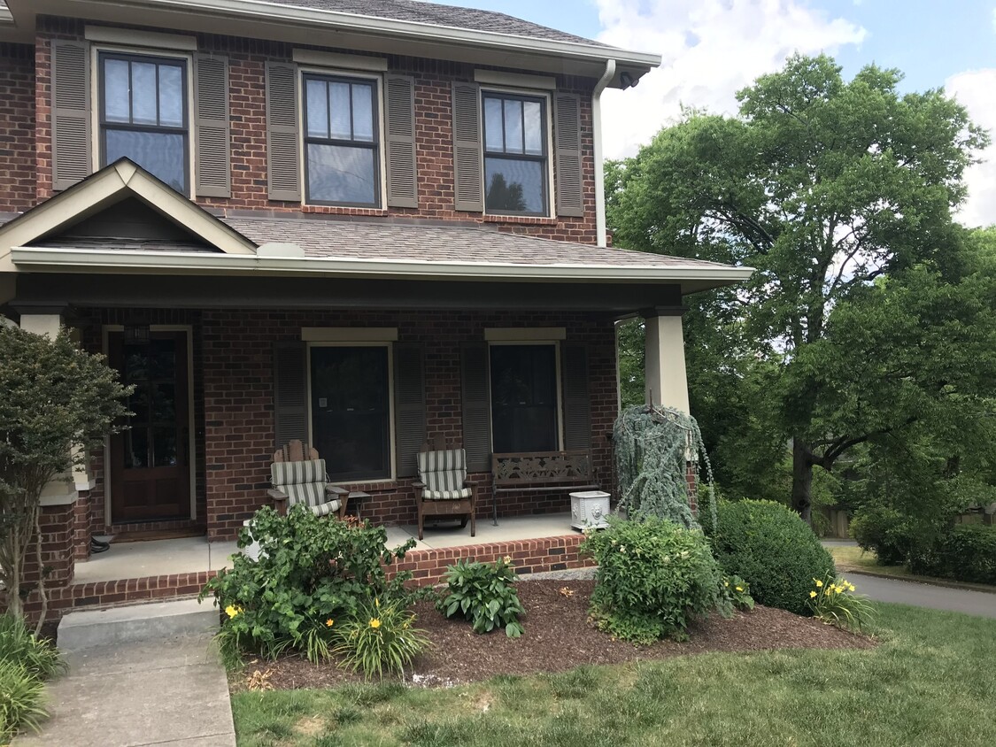 Primary Photo - 1800A Ashwood Ave