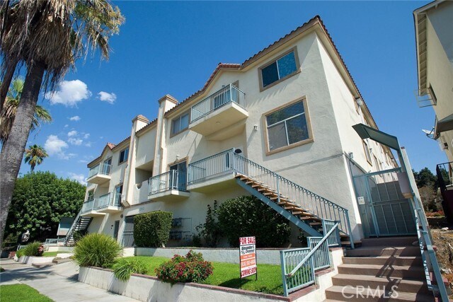 Foto del edificio - 2345 Montrose Ave