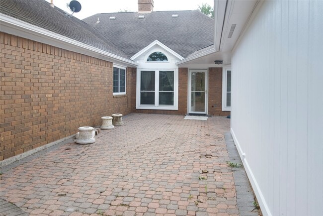 Building Photo - 1839 Lakewinds Dr