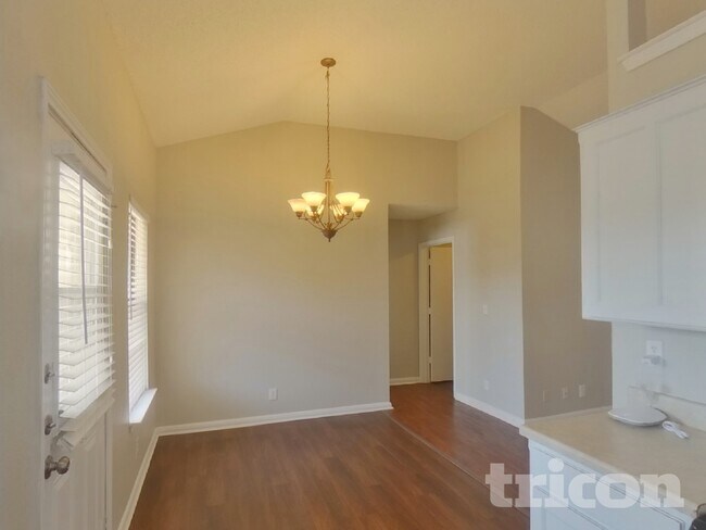 Foto del edificio - 6401 Freedom Ct