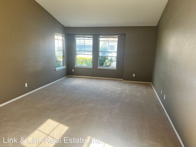 Foto del edificio - 4 br, 3 bath House - 706 Oak Hollow Avenue