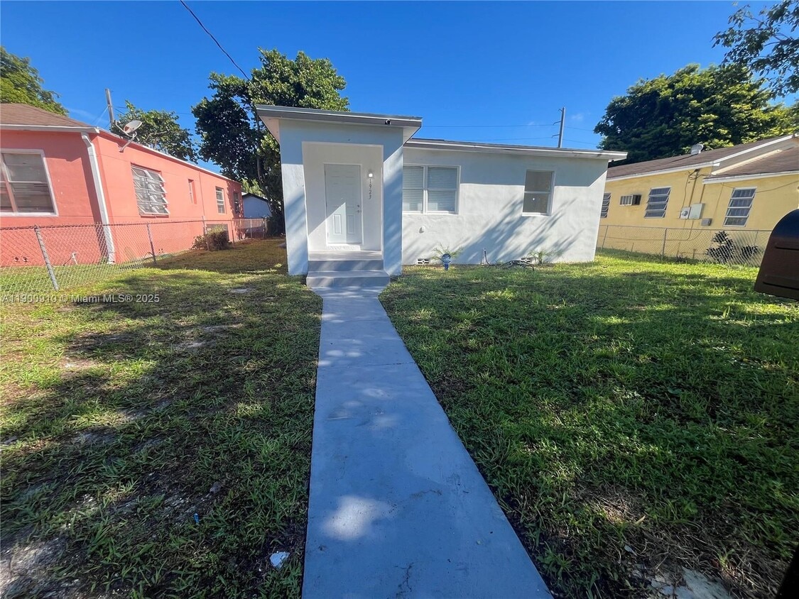 Foto principal - 1923 NW 66th St