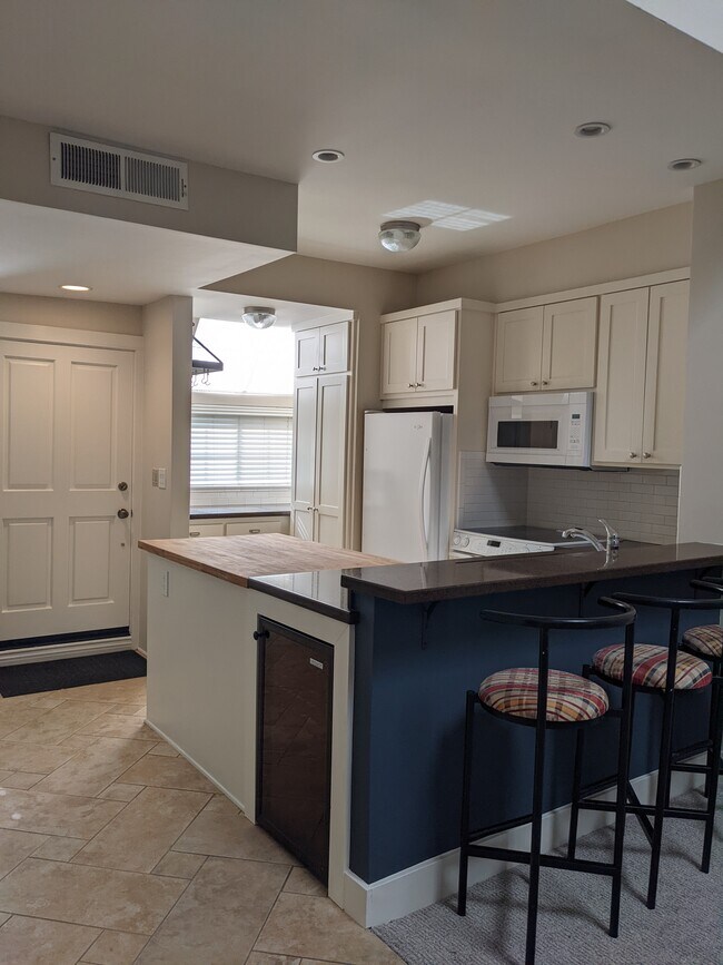 kitchen - 1097 Blanche St
