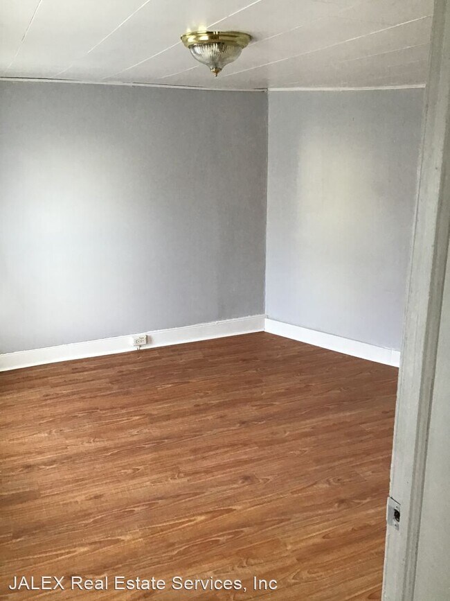 Building Photo - 2 br, 1 bath House - 124 N Penn St
