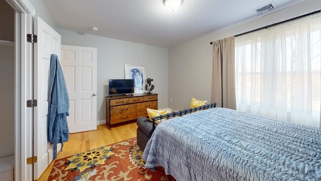 Foto del edificio - 56 Albemarle Rd