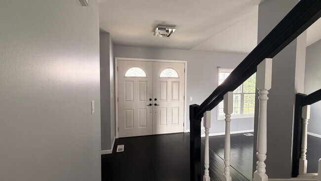 Foto del edificio - 646 White Ct