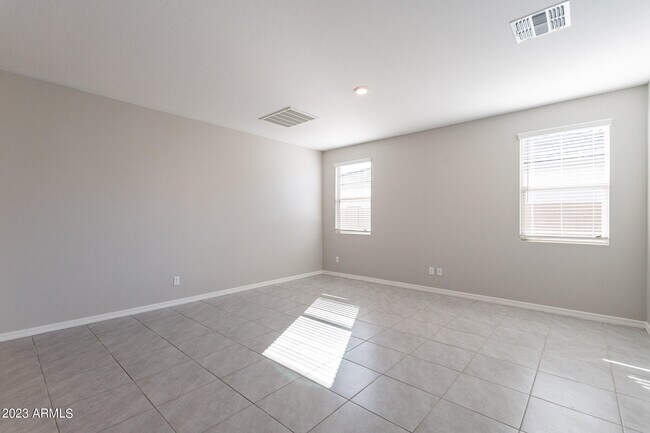 Foto del edificio - 9420 E Saturn Ave