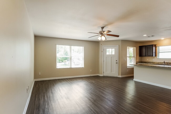 Building Photo - 16405 Waterbury Ln