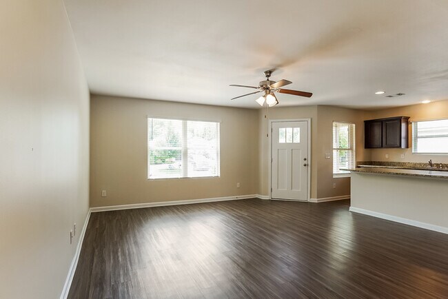 Foto del edificio - 16405 Waterbury Ln