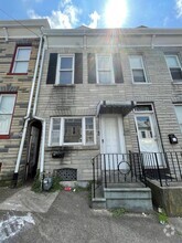Building Photo - 1124 Green St