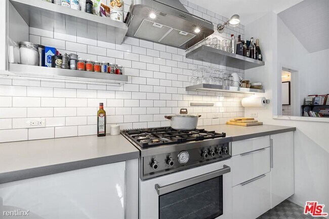 Foto del edificio - 1 br, 1 bath Condo - 723 Euclid St Apt D