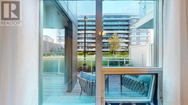 Building Photo - 63 Arthur St S