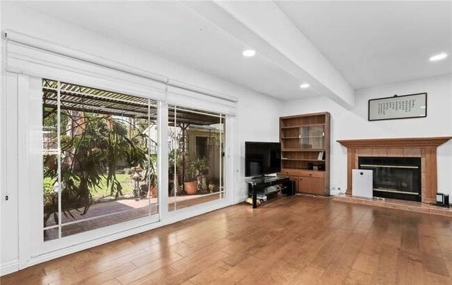 Foto del edificio - 9945 Gaviota Ave