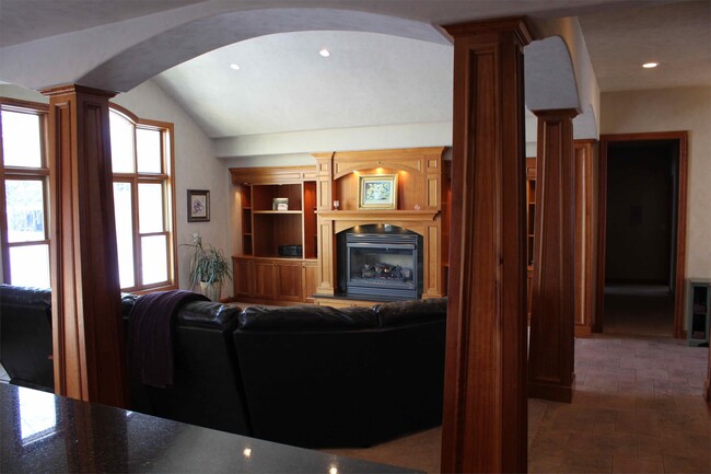 Building Photo - 1725 Cedar Crest Dr
