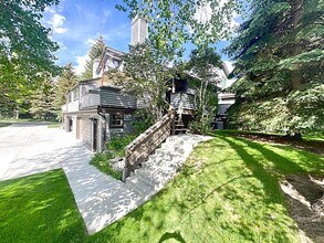 Building Photo - 3065 W Elk Run Dr