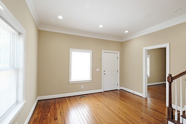Foto del edificio - Charming Move-in Ready Downtown Home With Updates