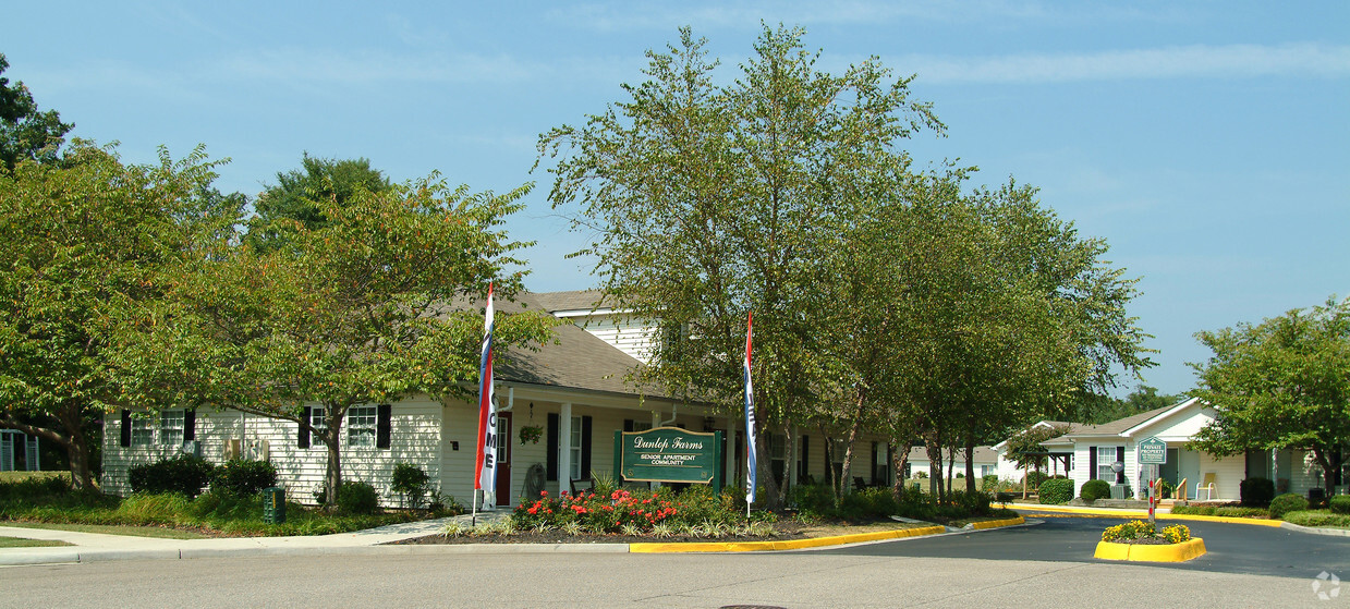 Foto principal - Dunlop Farms Senior Apartments 55+