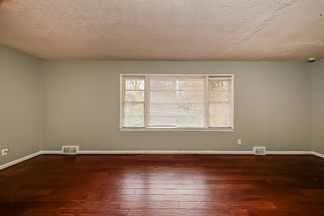 Building Photo - 3565 Glenwood Rd