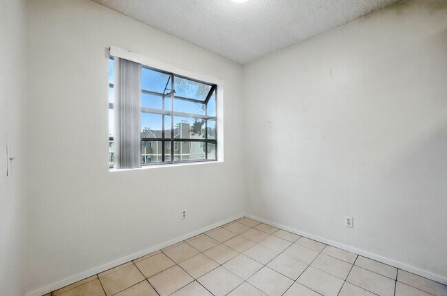 Building Photo - First floor 2-Bedroom, 1-Bath with Firepla...