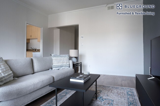 Building Photo - 467 S Arnaz Dr