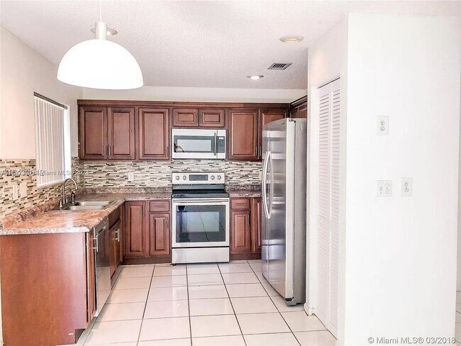 Building Photo - 9680 SW 155th Ave