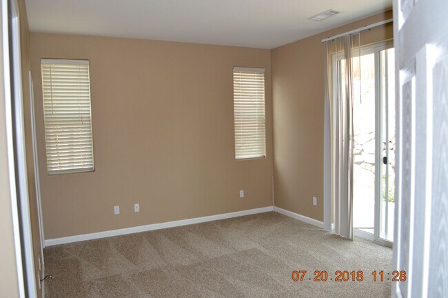 Foto del edificio - Beautiful 2 Bedroom 2 Bath Duplex at the e...